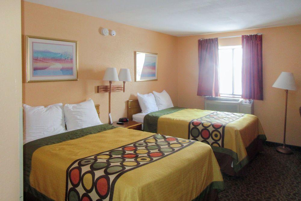 Econo Lodge Utica Buitenkant foto