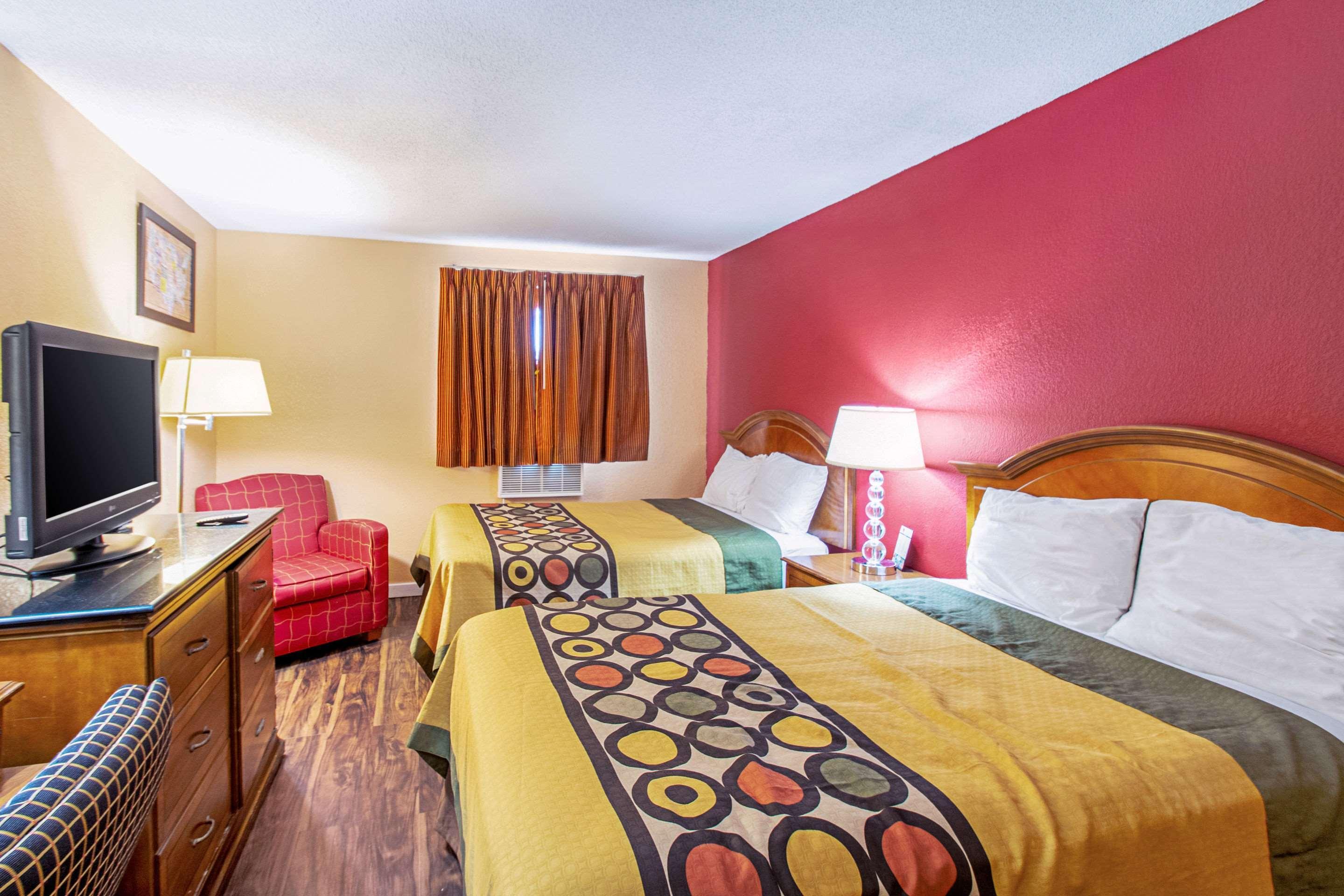 Econo Lodge Utica Buitenkant foto