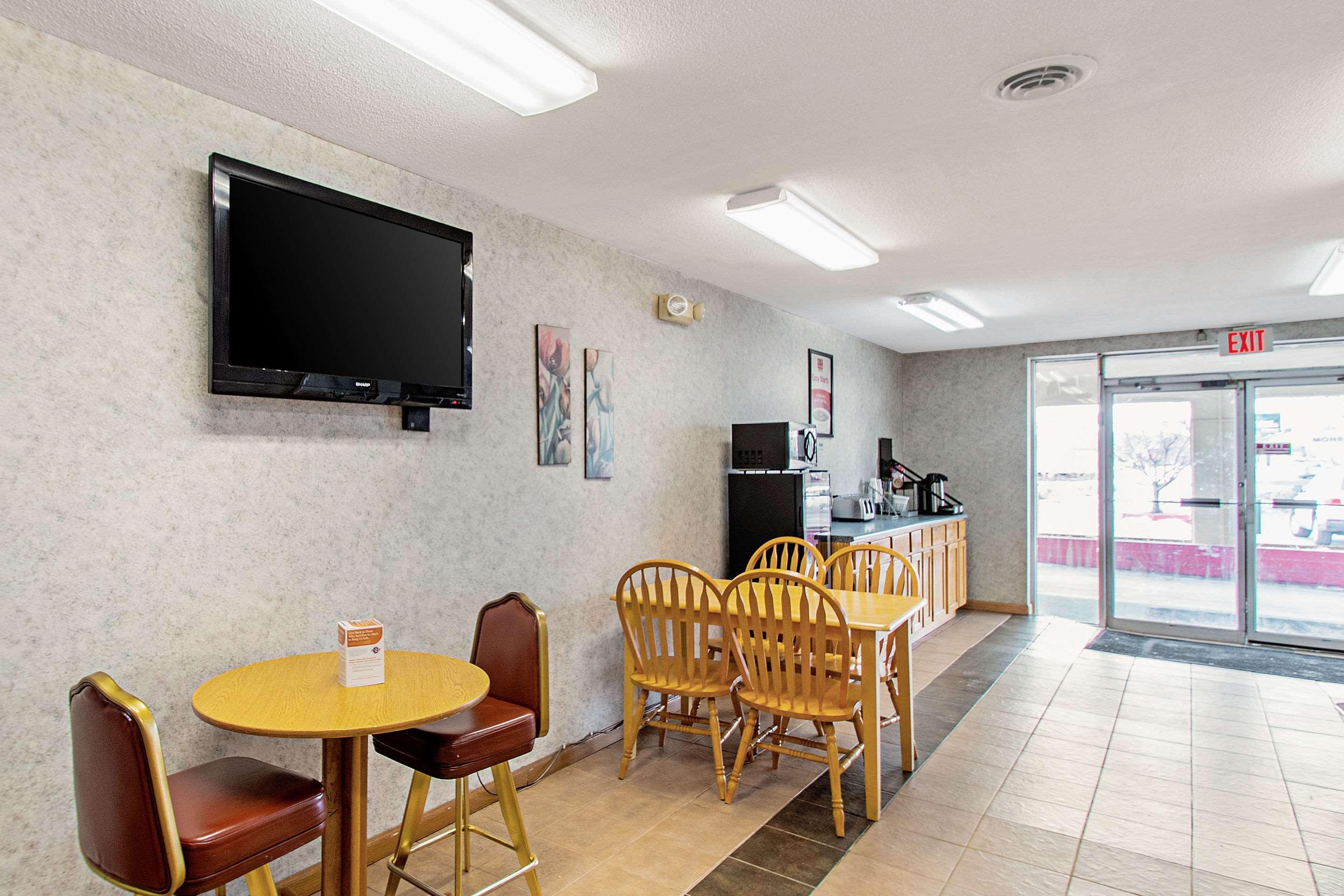 Econo Lodge Utica Buitenkant foto