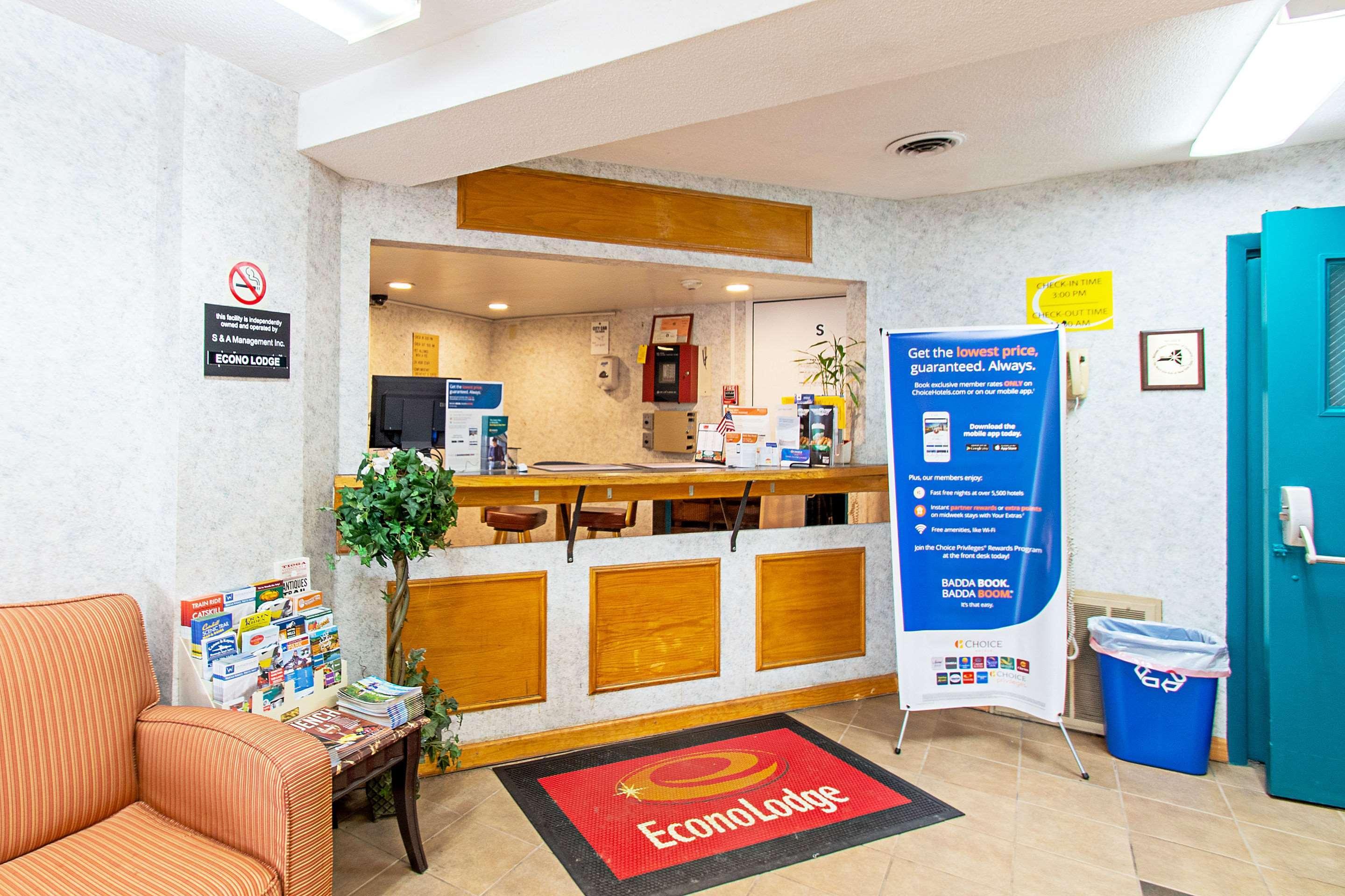 Econo Lodge Utica Buitenkant foto