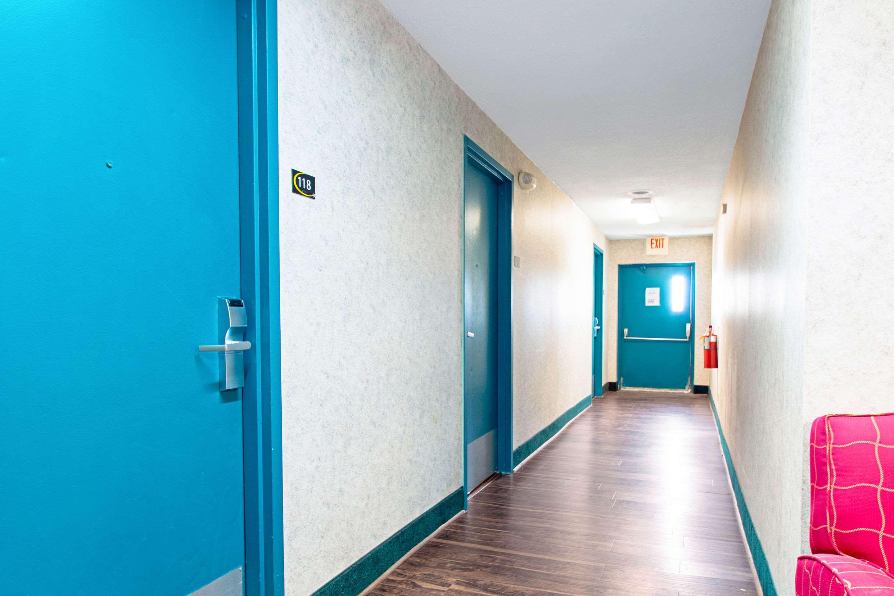 Econo Lodge Utica Buitenkant foto