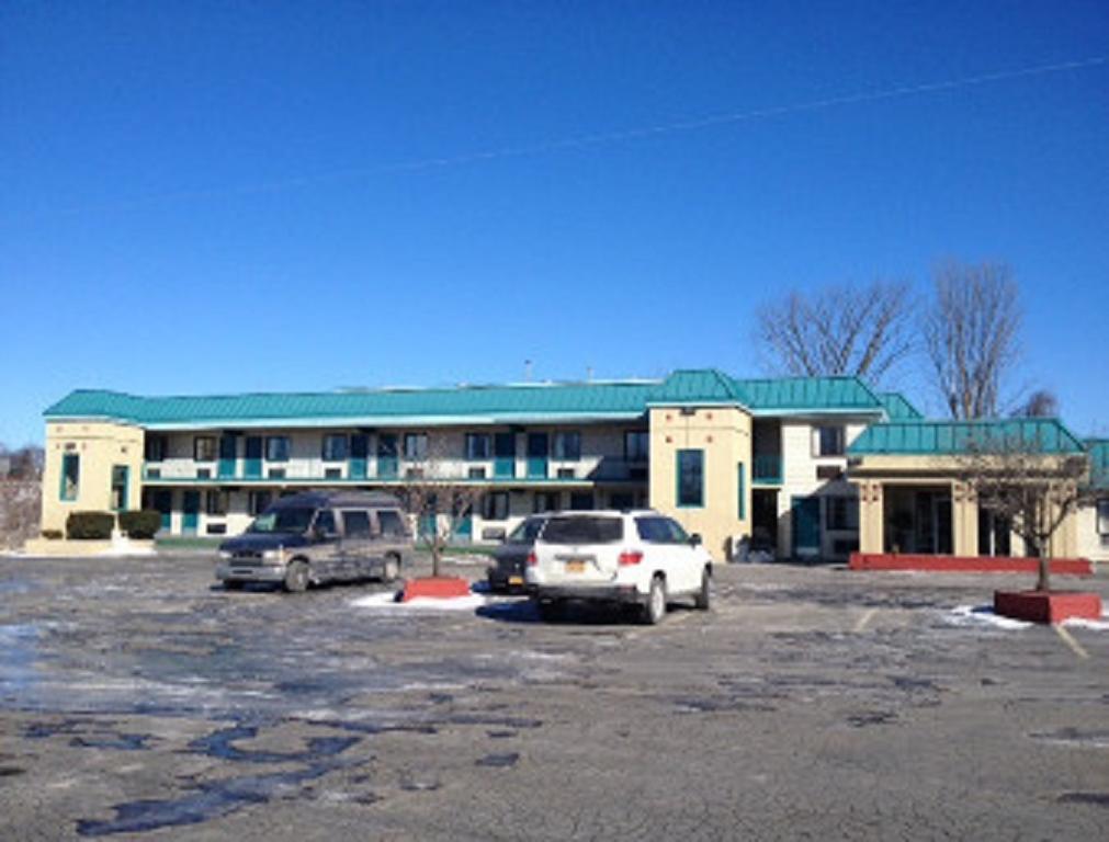 Econo Lodge Utica Buitenkant foto