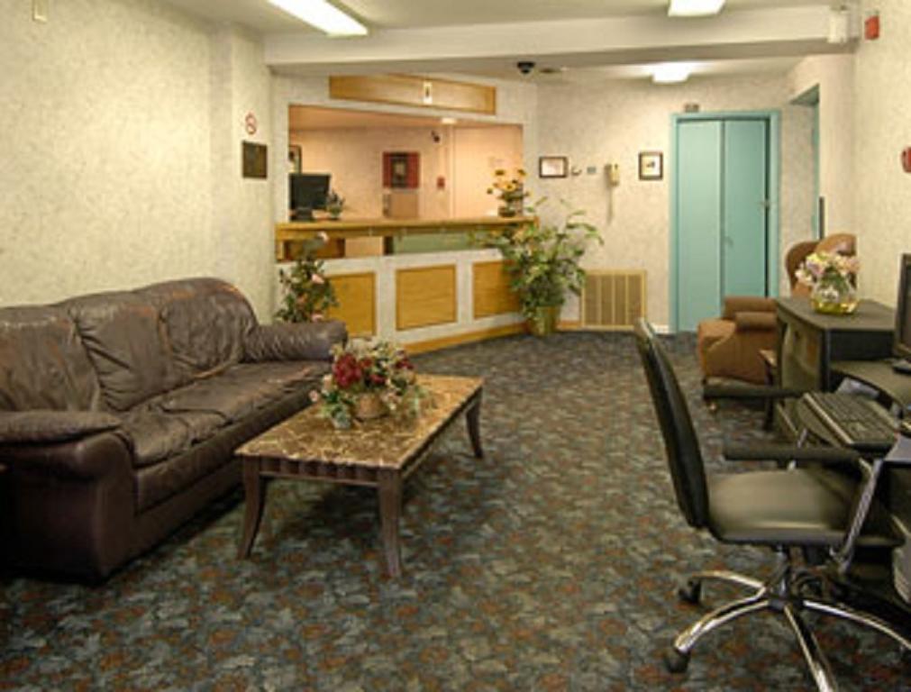 Econo Lodge Utica Buitenkant foto