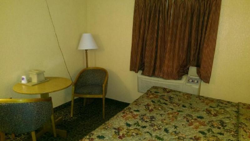 Econo Lodge Utica Buitenkant foto
