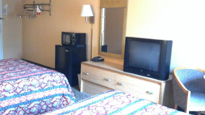 Econo Lodge Utica Buitenkant foto