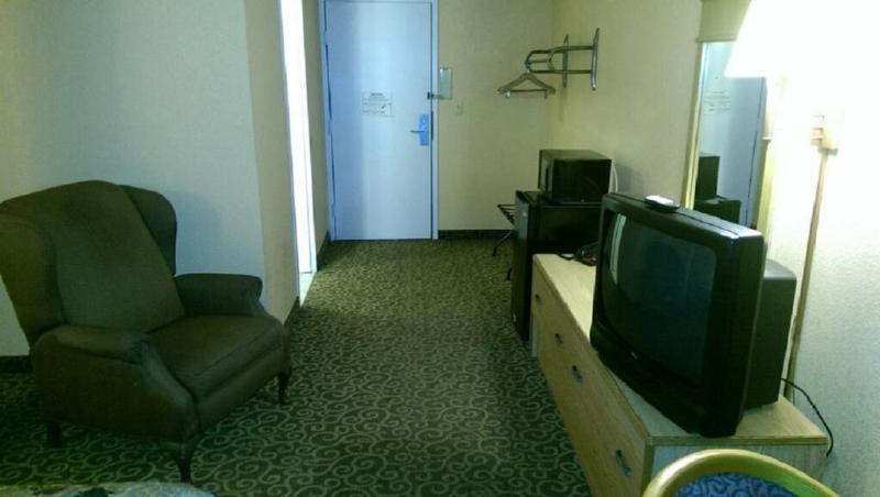 Econo Lodge Utica Buitenkant foto