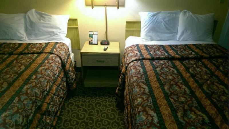 Econo Lodge Utica Buitenkant foto