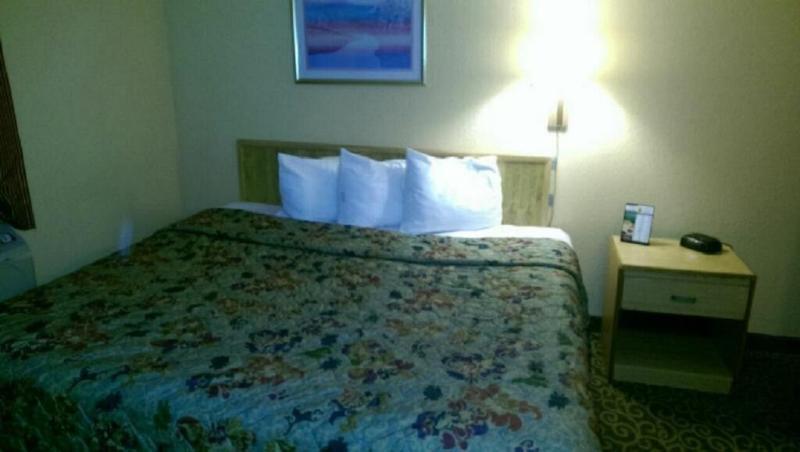 Econo Lodge Utica Buitenkant foto
