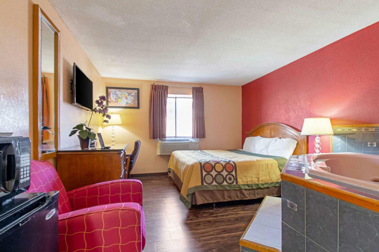 Econo Lodge Utica Buitenkant foto
